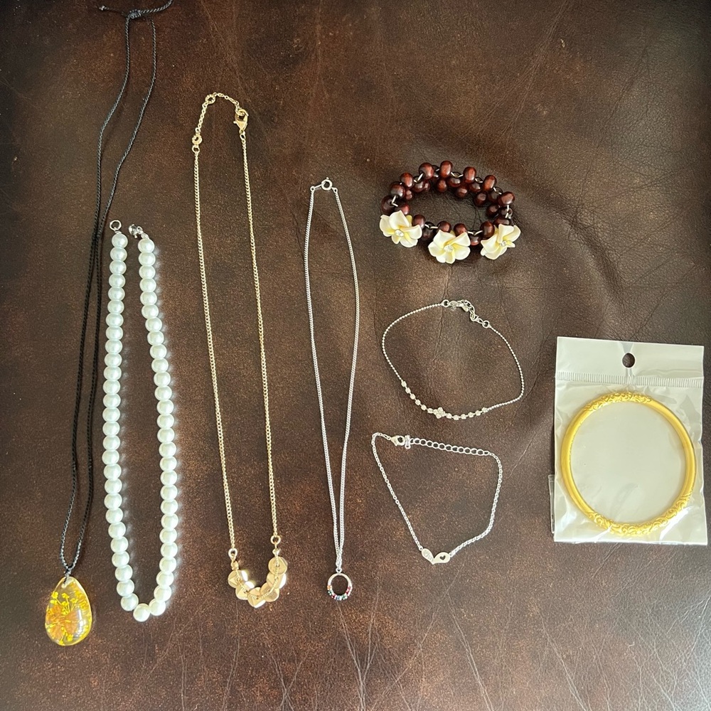Bundle of 4 necklace & 3 bracelet + a bonus gold bracelet